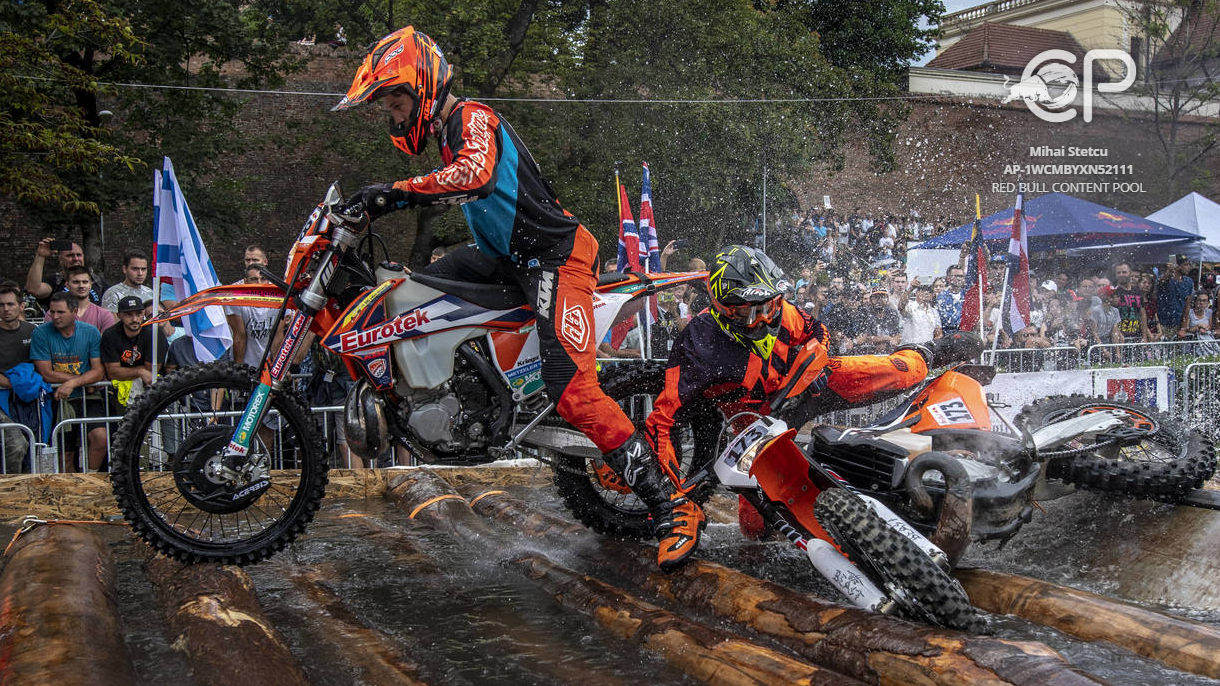 Watch: Enduro rider's incredibly close call